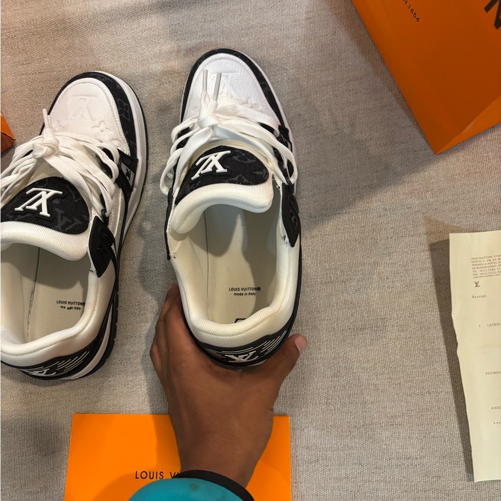Louis Vuitton Monochrome Sneakers - Picture 6 of 10